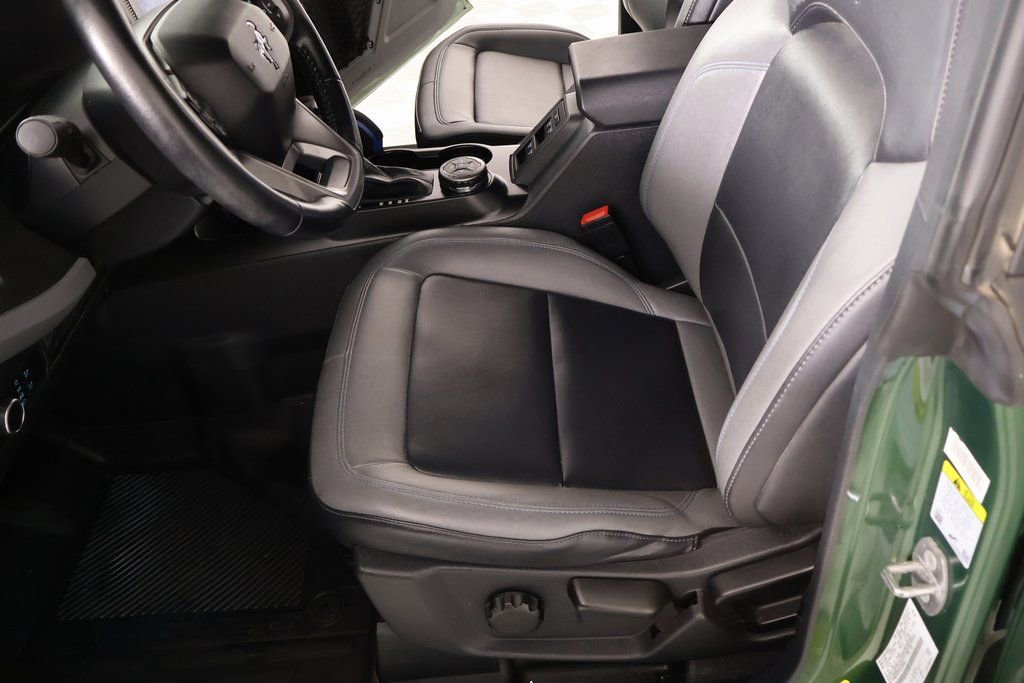 Used 2022 Ford Bronco Black Diamond image 12