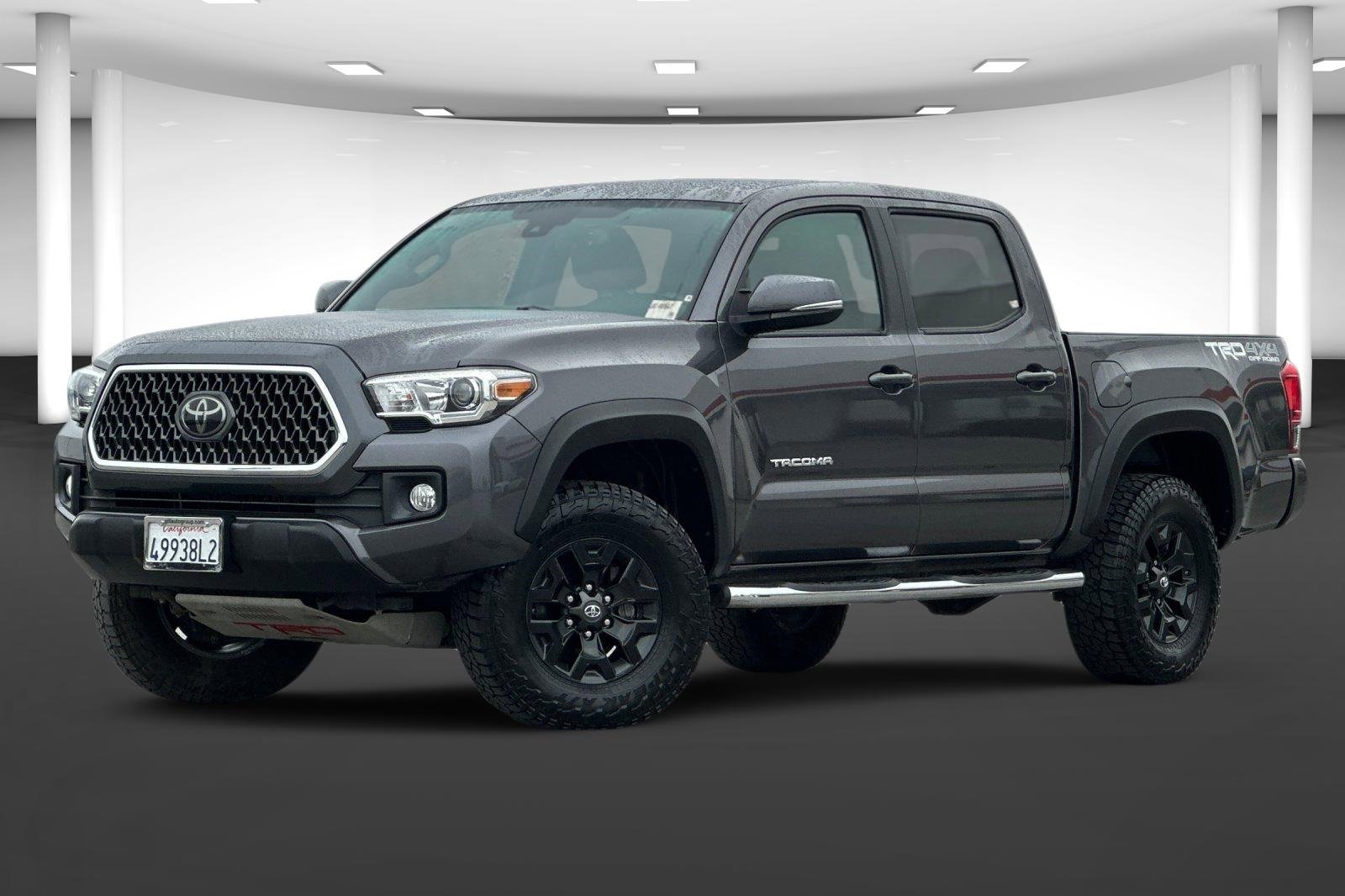 Used 2018 Toyota Tacoma SR image 2