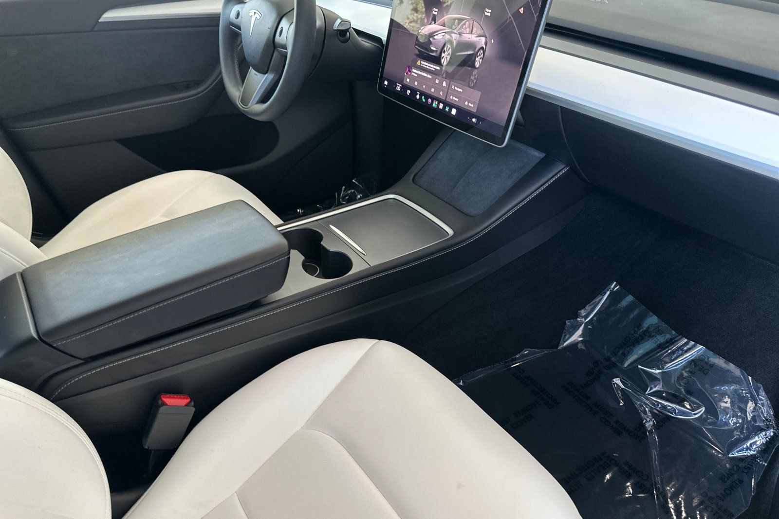 Used 2024 Tesla Model Y Long Range AWD/4WD image 16