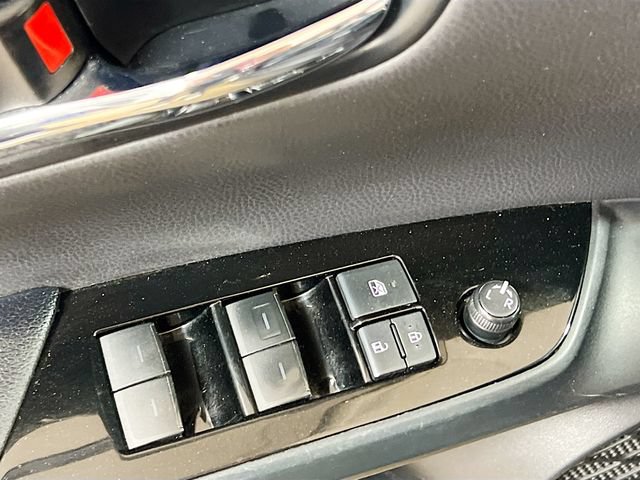 Used 2020 Toyota Prius Prime XLE FWD image 18