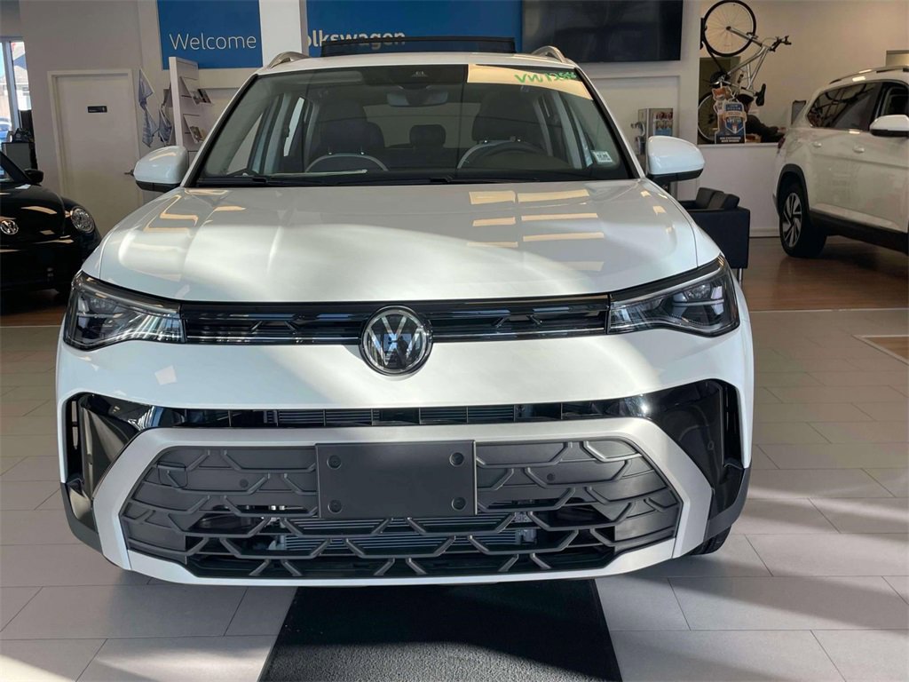 New 2025 Volkswagen Taos SE image 2