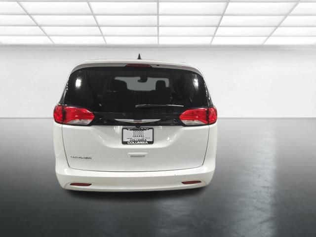 Used 2023 Chrysler Voyager LX image 5