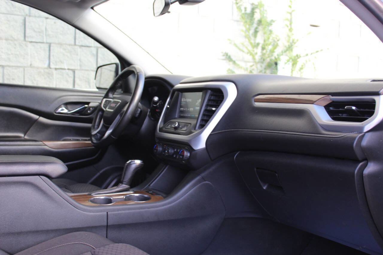 Used 2018 GMC Acadia SLE image 18