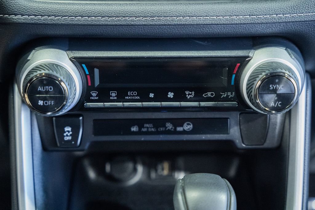 Used 2025 Toyota RAV4 XLE image 19