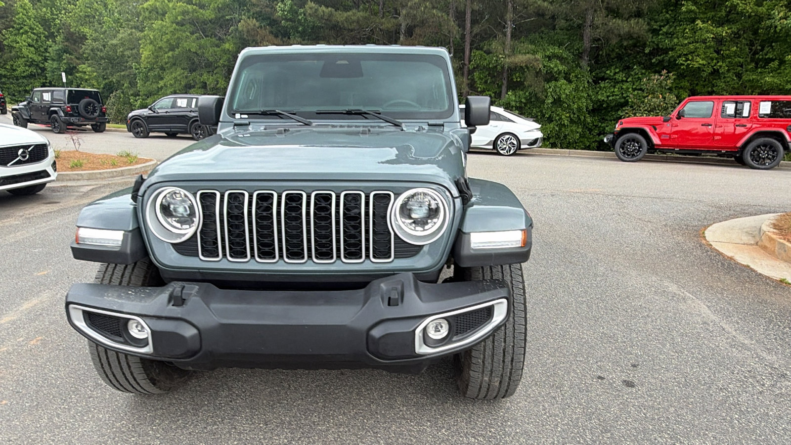 Used 2025 Jeep Wrangler Unlimited Sahara AWD/4WD image 3