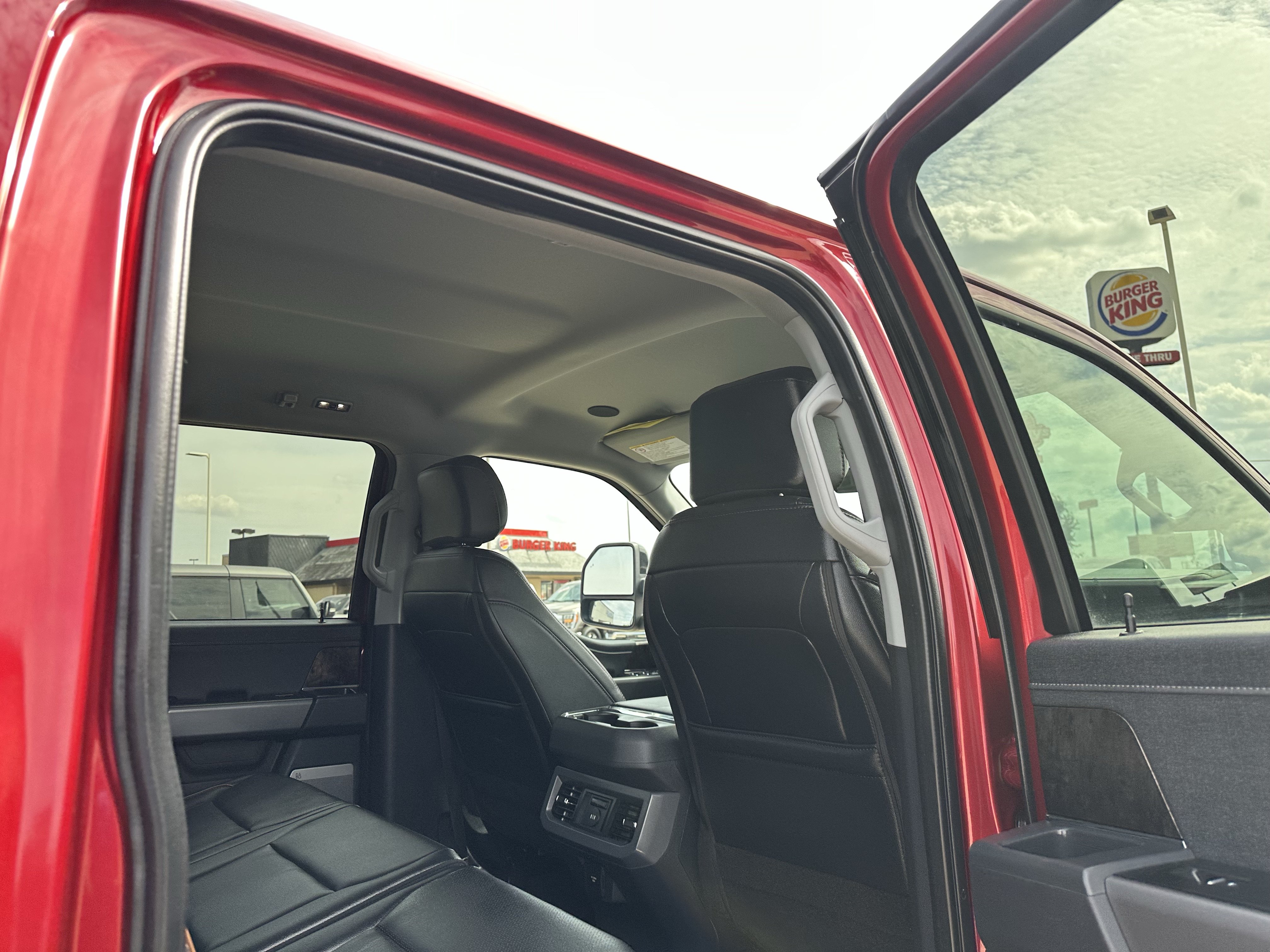 Used 2026 Ford F350 Lariat w/ Lariat Ultimate Package AWD/4WD image 6