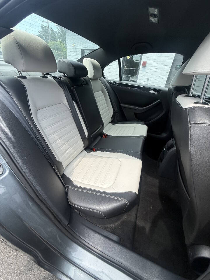 Used 2015 Volkswagen Jetta Sport FWD image 16