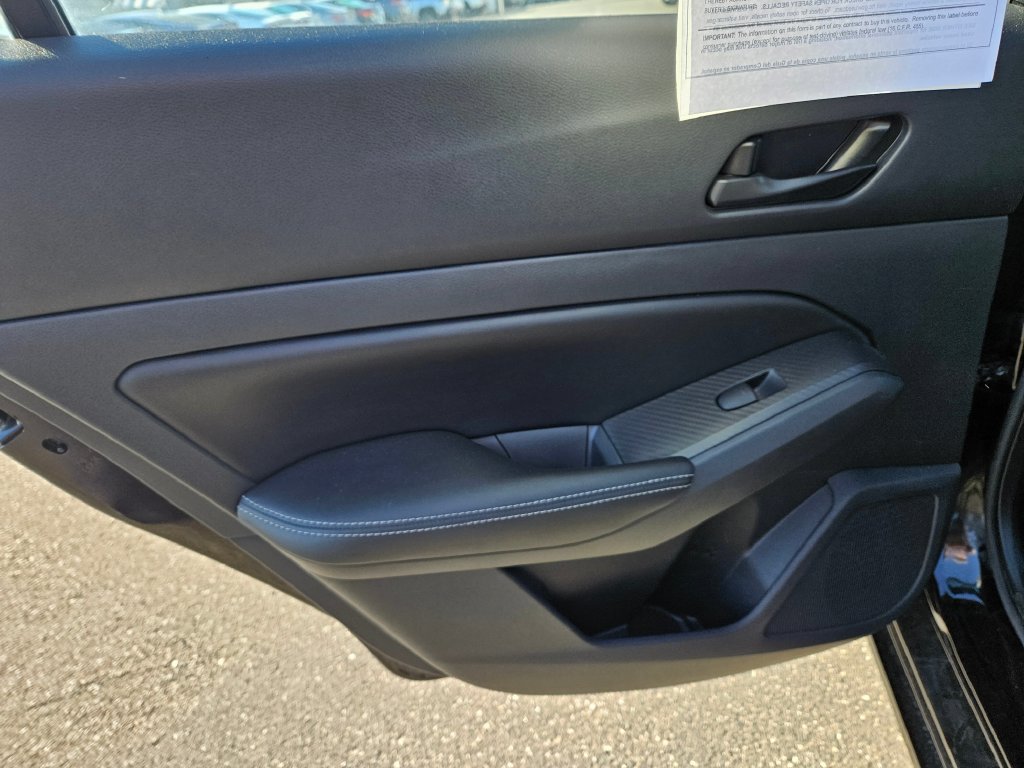 Used 2025 Nissan Altima 2.5 SV FWD image 12