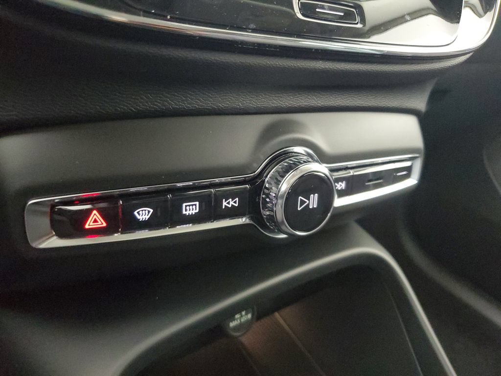 New 2026 Volvo XC40 B4 Core w/ Protection Package Premier FWD image 30