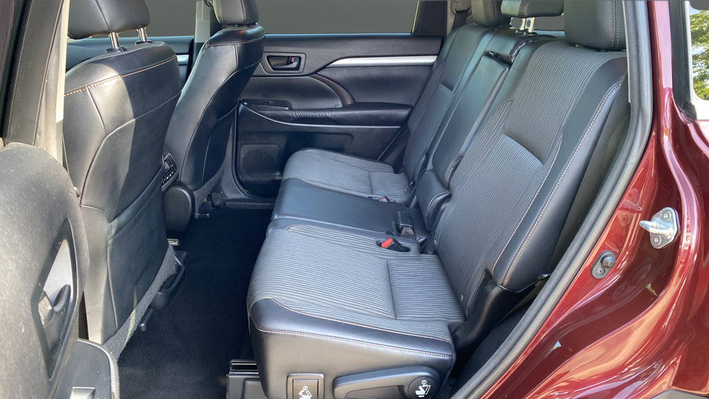 Used 2016 Toyota Highlander Plus AWD/4WD image 24