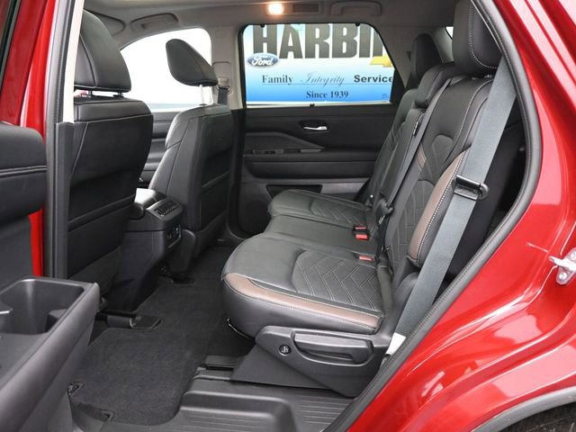 Used 2024 Nissan Pathfinder Platinum w/ Cargo Package image 11
