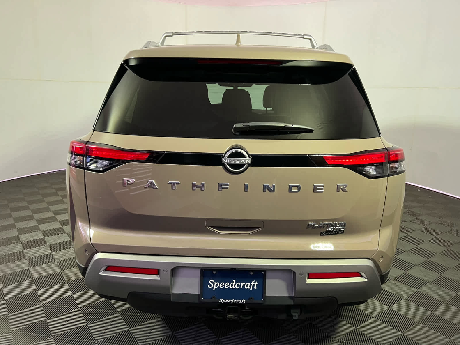 Used 2023 Nissan Pathfinder Platinum image 6
