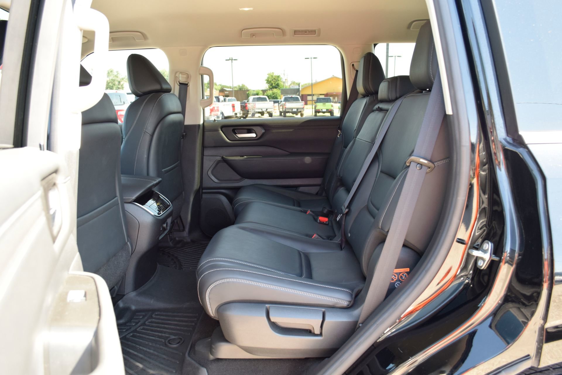 Used 2025 Nissan Armada SV RWD image 20