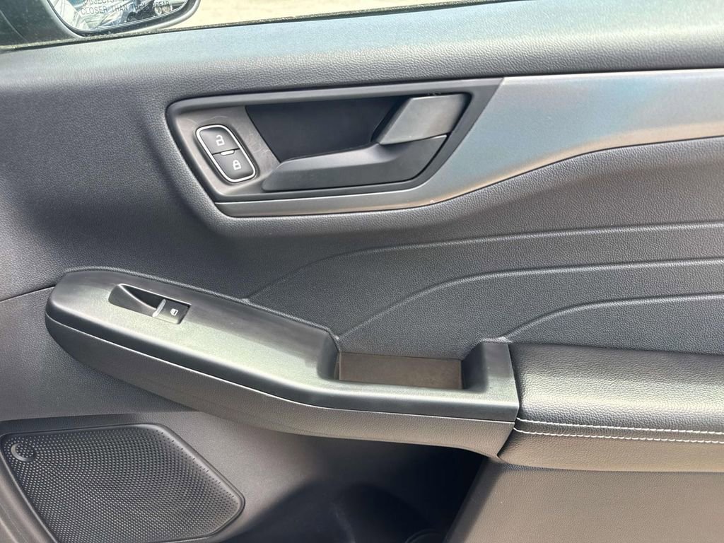 Used 2025 Ford Escape Active AWD/4WD image 15