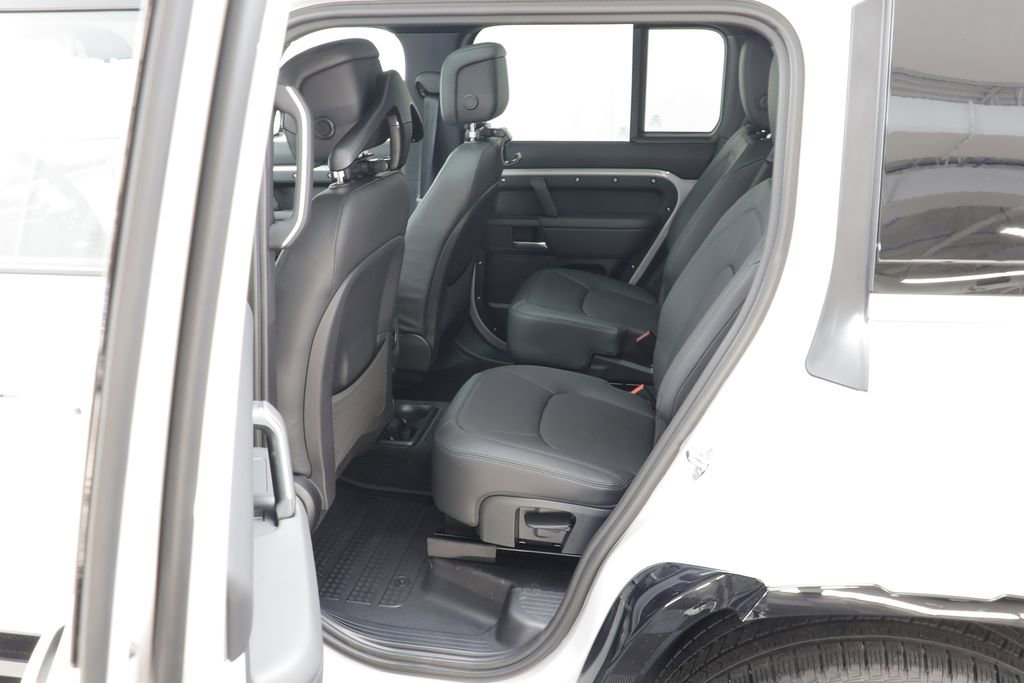 New 2026 Land Rover Defender 130 X-Dynamic SE image 17