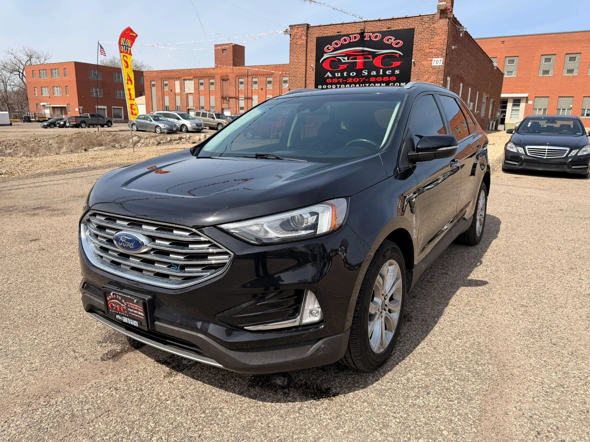 Used 2019 Ford Edge Titanium AWD/4WD image 2