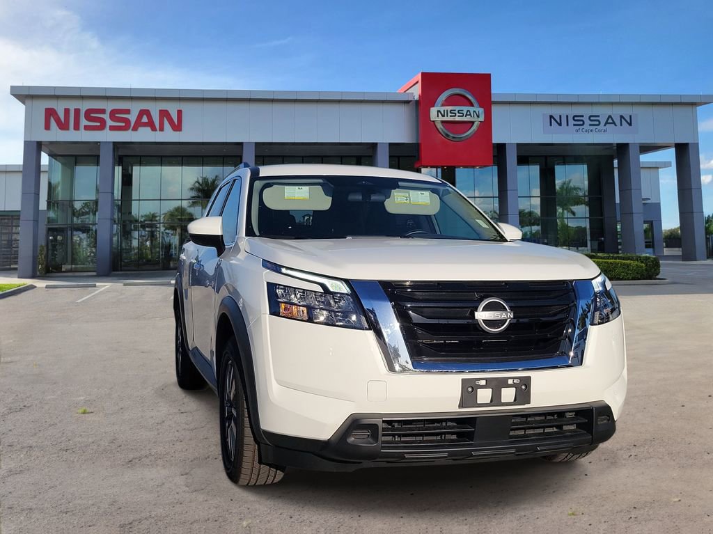 Used 2025 Nissan Pathfinder SV FWD image 10