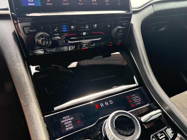 Used 2024 Jeep Grand Cherokee Trailhawk w/ Advanced Protech Group II AWD/4WD image 32