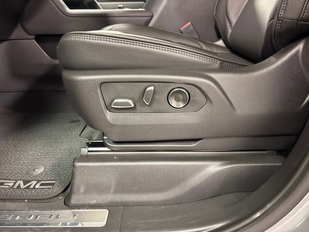 New 2025 GMC Sierra 2500 Denali w/ Denali Reserve Package image 26