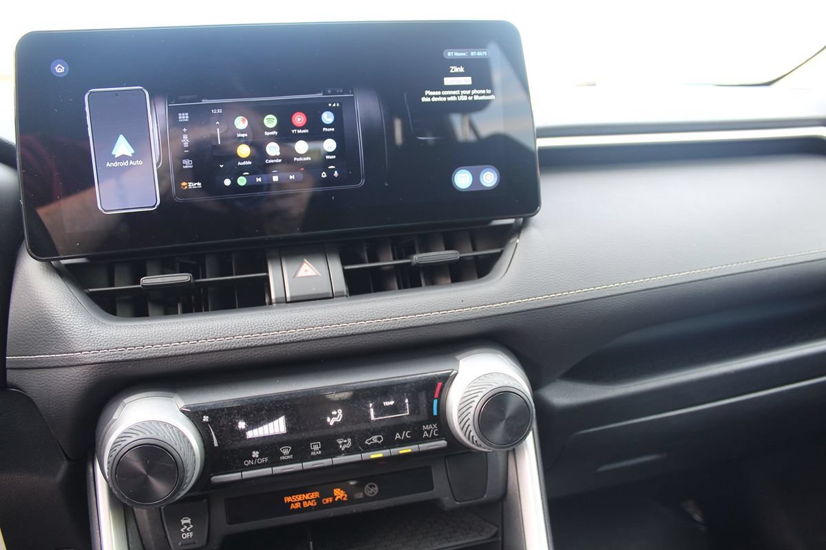 Used 2019 Toyota RAV4 LE w/ Carpet Mat Package FWD image 25