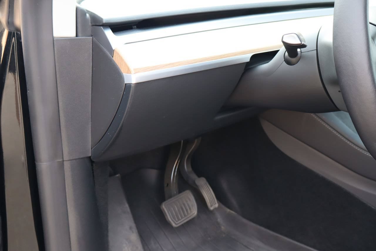 Used 2025 Tesla Model Y Long Range RWD image 19