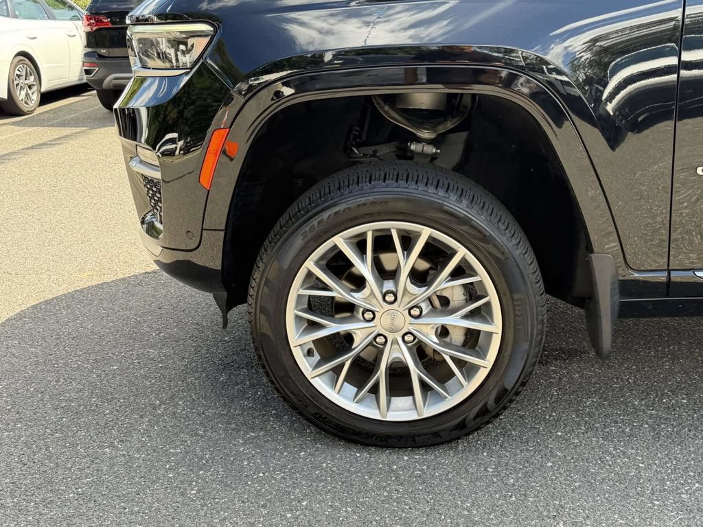Used 2022 Jeep Grand Cherokee Summit w/ MOPAR Finishing Package AWD/4WD image 13