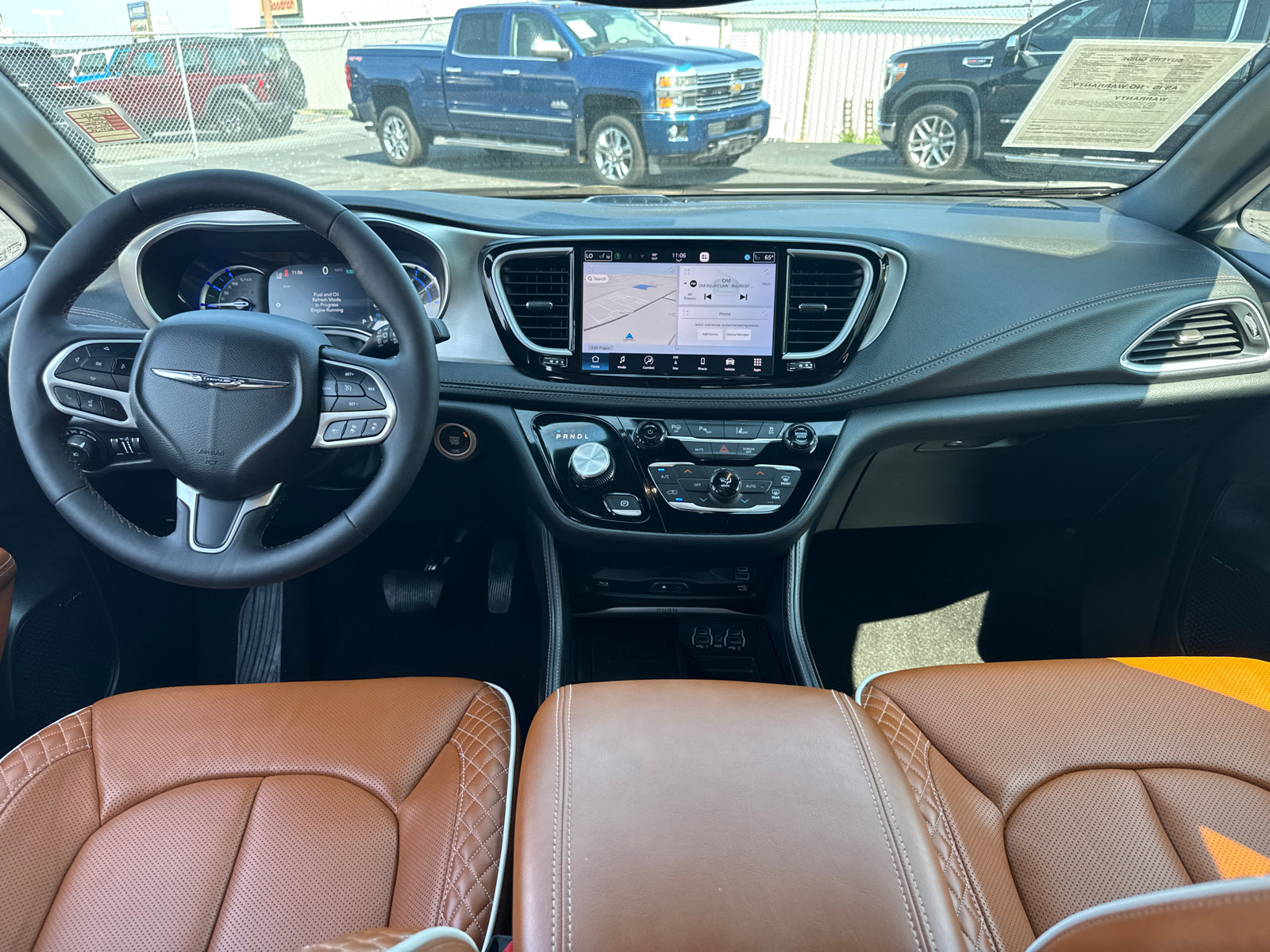 Used 2024 Chrysler Pacifica Pinnacle FWD image 9