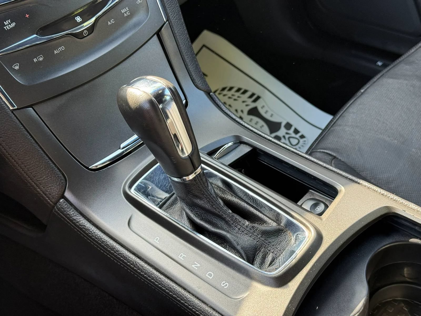 Used 2013 Lincoln MKS FWD image 23
