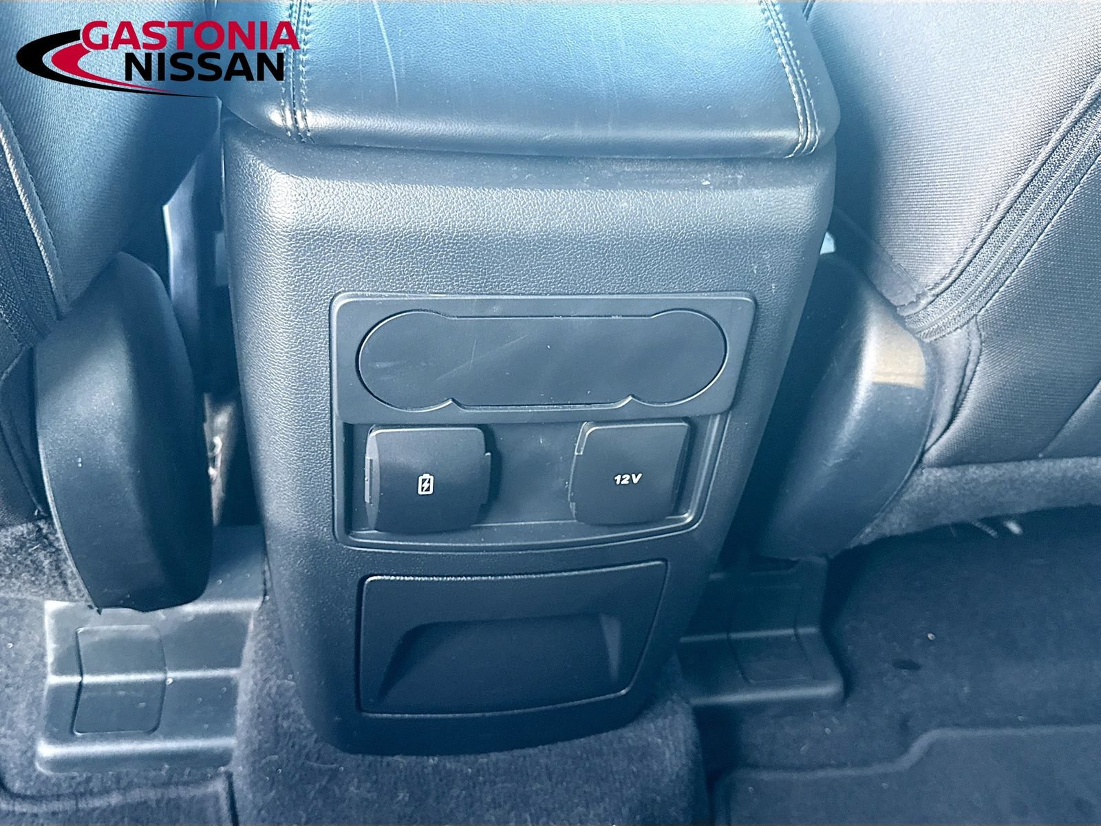 Used 2023 Ford Explorer XLT AWD/4WD image 32