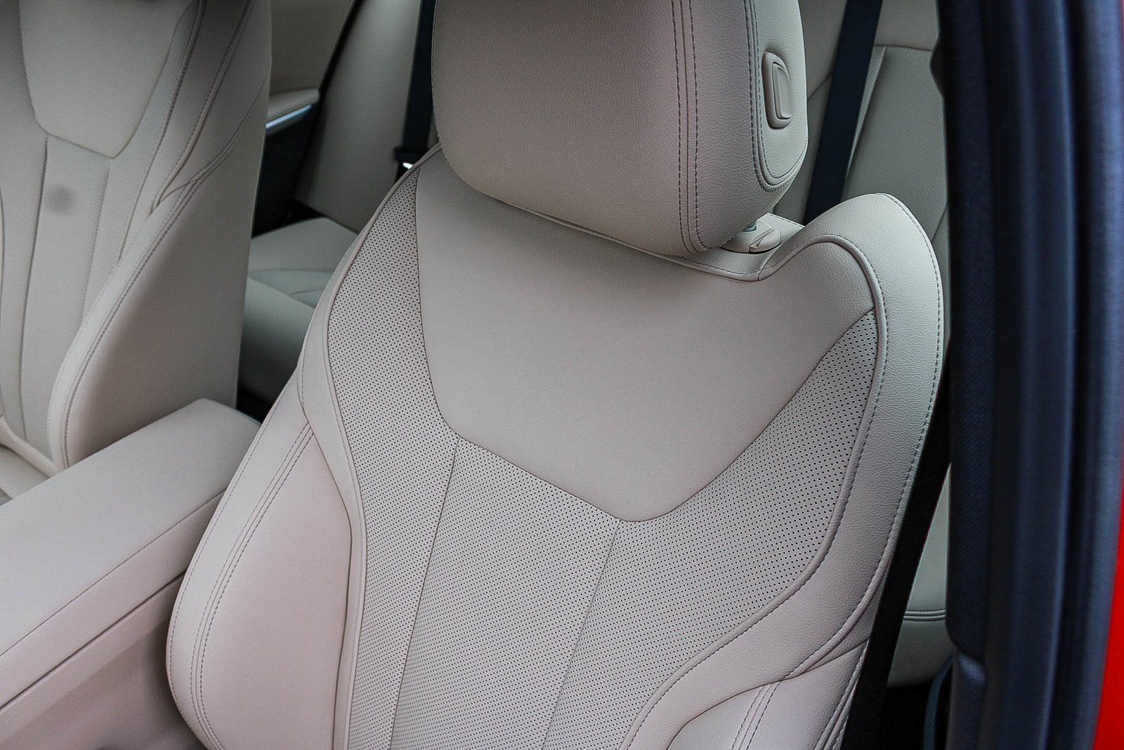 Certified 2024 BMW 330e RWD image 23