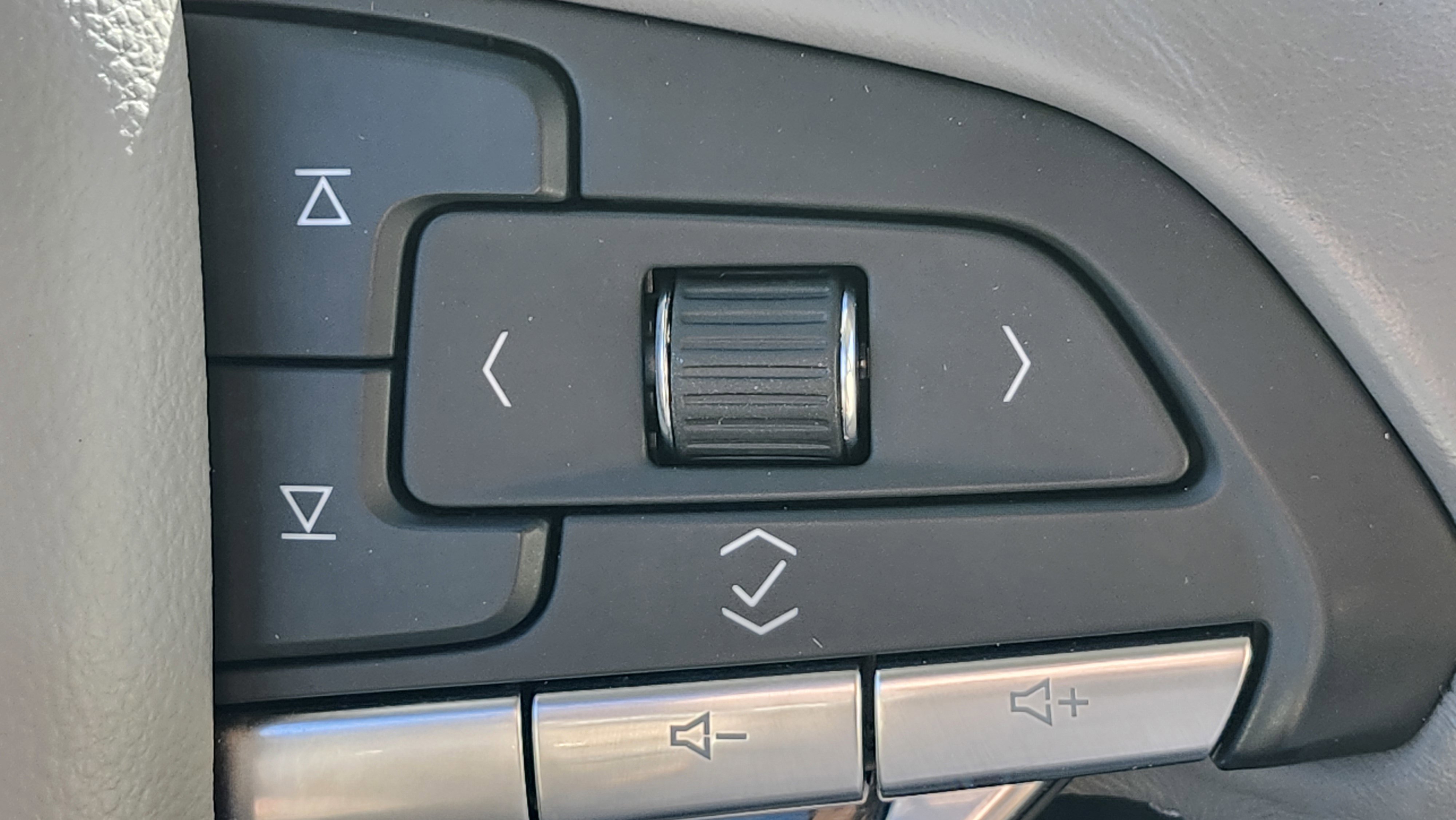 Used 2023 Cadillac XT6 Premium Luxury image 38