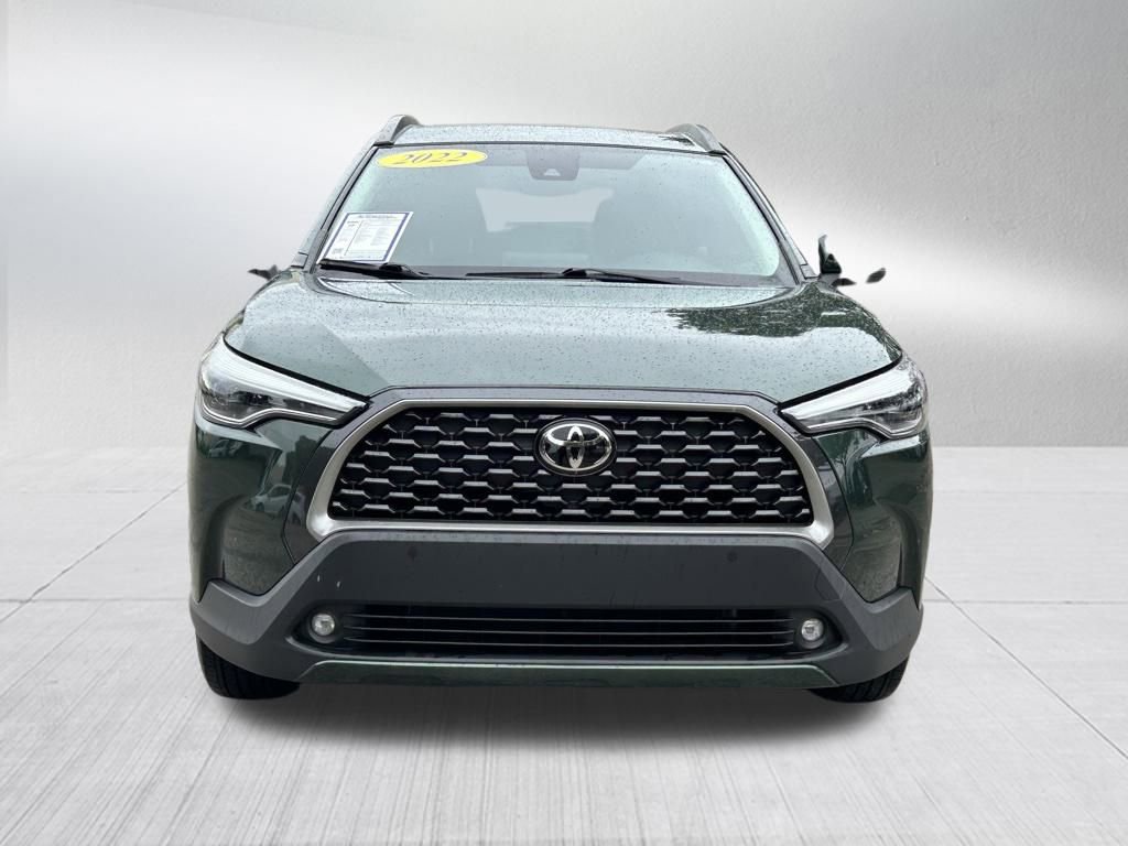 Used 2022 Toyota Corolla Cross XLE image 2
