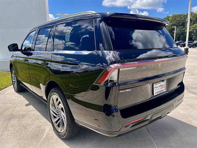 Used 2025 Lincoln Navigator Reserve AWD/4WD image 5