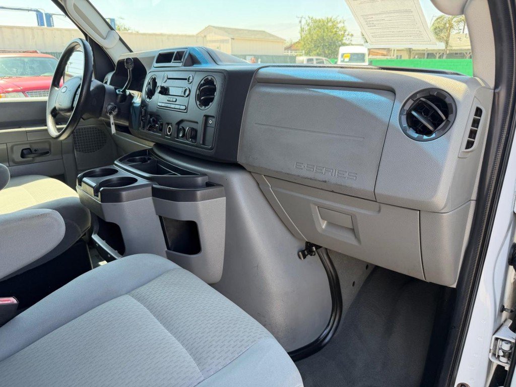 Used 2009 Ford E-350 and Econoline 350 Super Duty Wagon RWD image 20