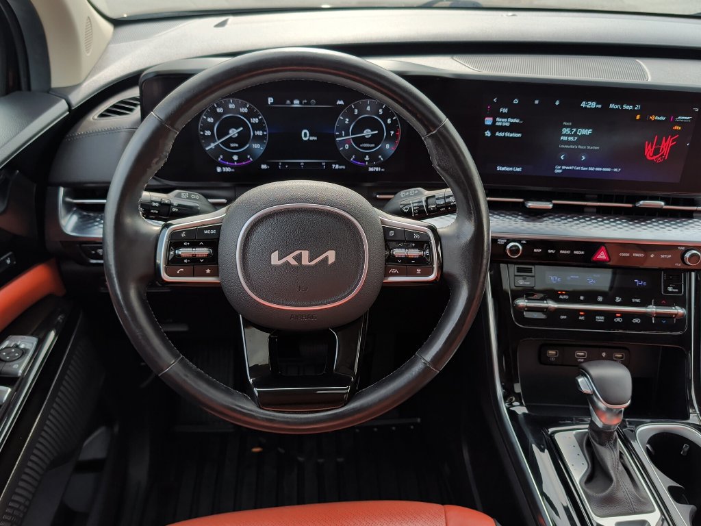 Used 2023 Kia Carnival SX Prestige FWD image 19