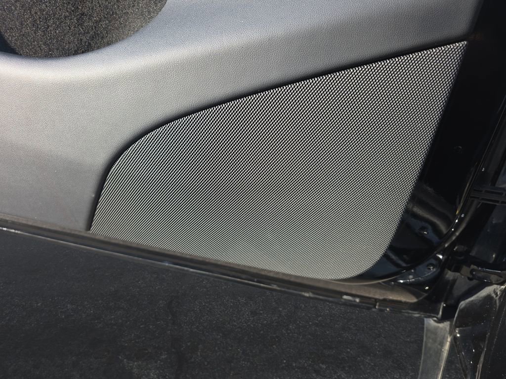 Used 2024 Tesla Model Y Long Range image 39