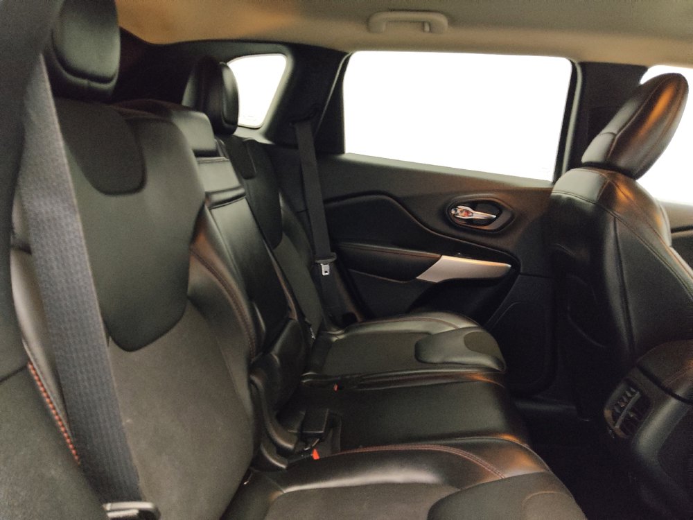 Used 2018 Jeep Cherokee Trailhawk image 19