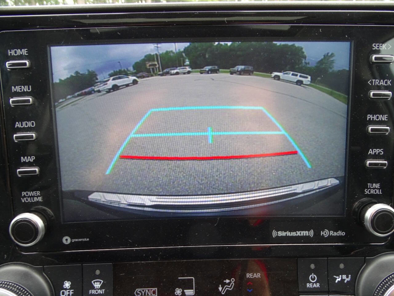 Used 2021 Toyota Highlander XLE image 25