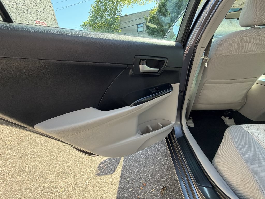 Used 2014 Toyota Camry LE FWD image 15