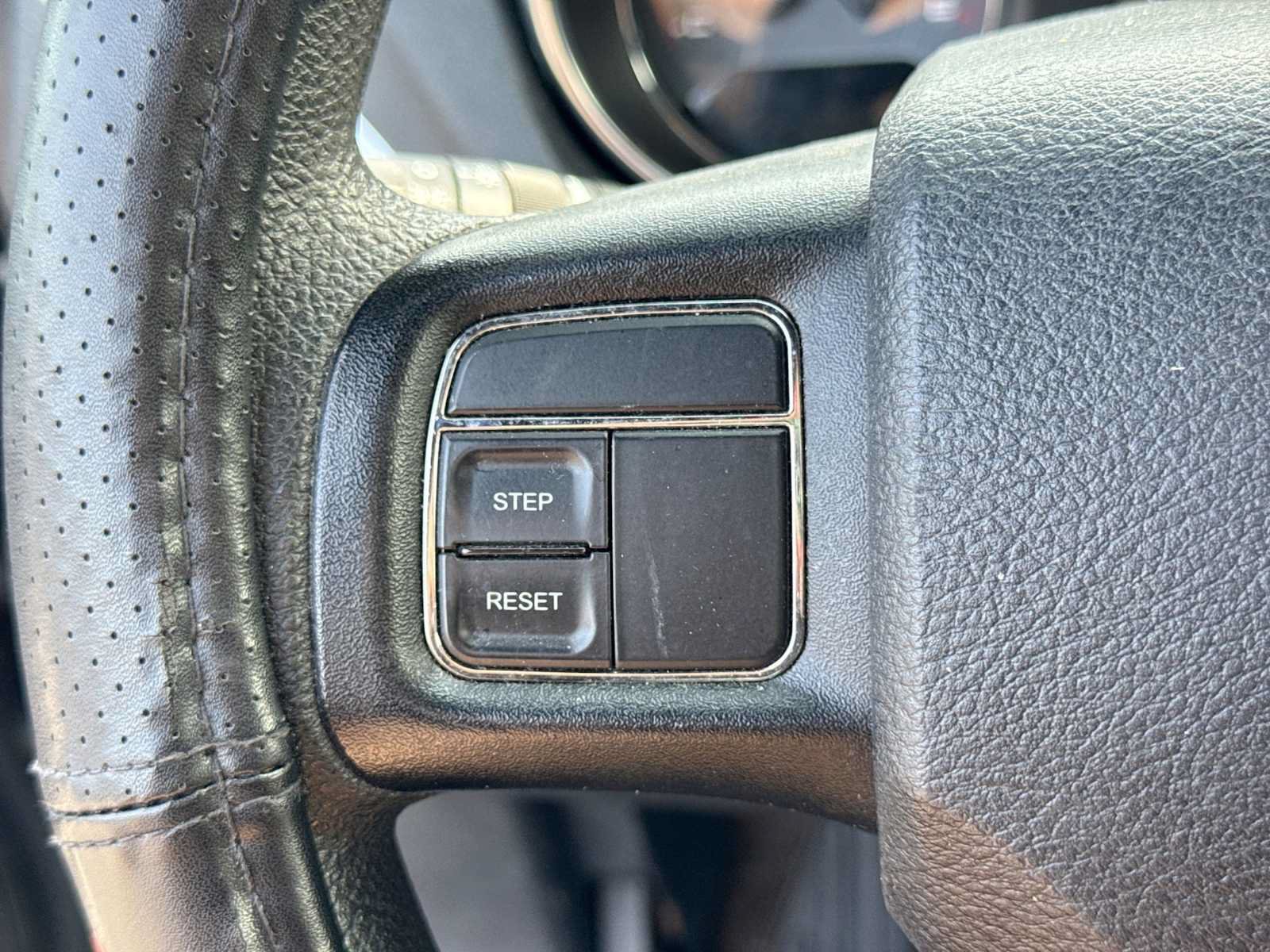 Used 2013 Dodge Avenger SE FWD image 14