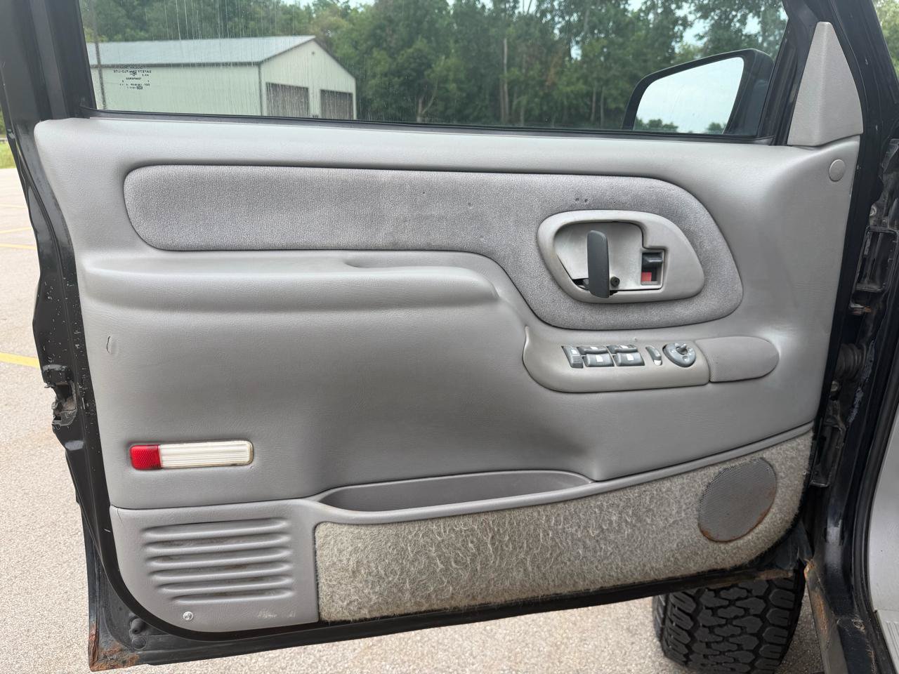 Used 1997 Chevrolet Suburban 4WD w/ Preferred Equipment Group 2 image 18