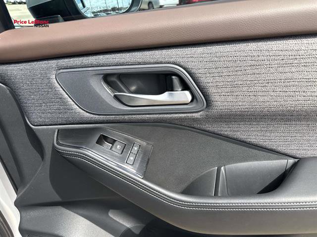 Used 2022 Nissan Rogue SV FWD image 14