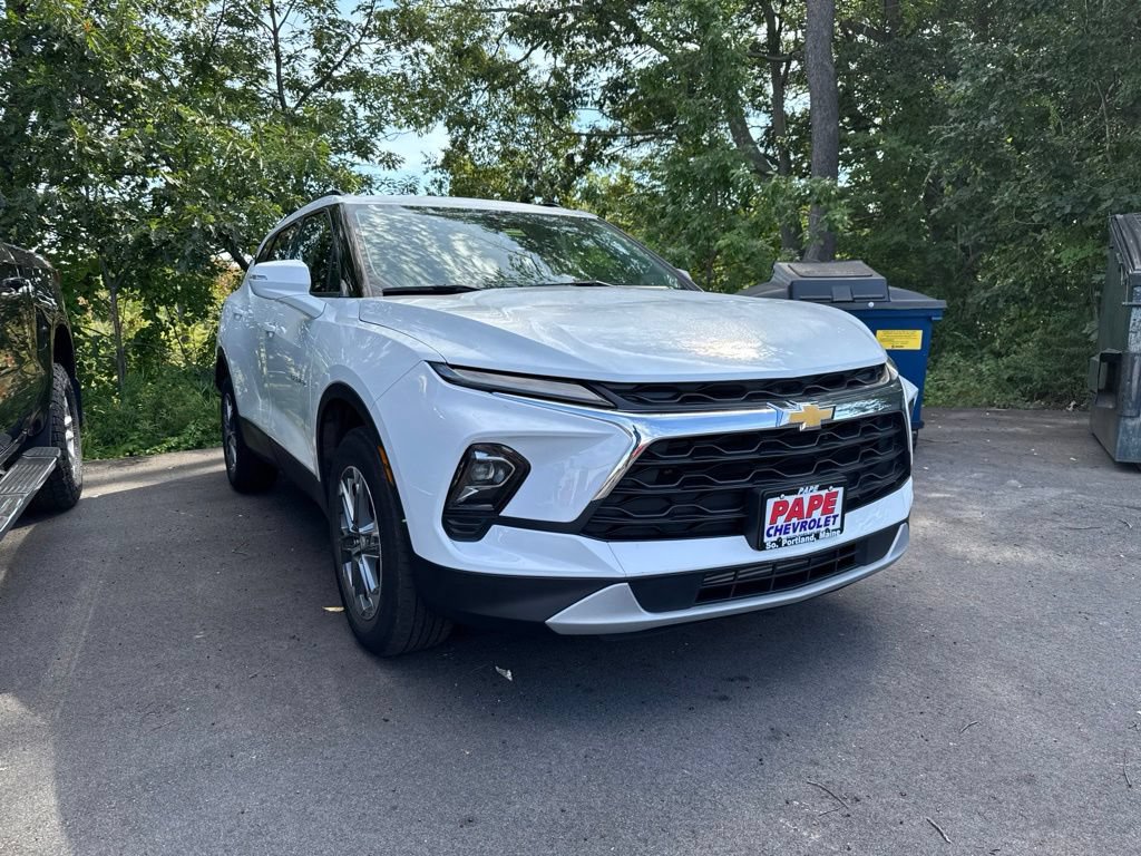 Used 2024 Chevrolet Blazer LT AWD/4WD image 2