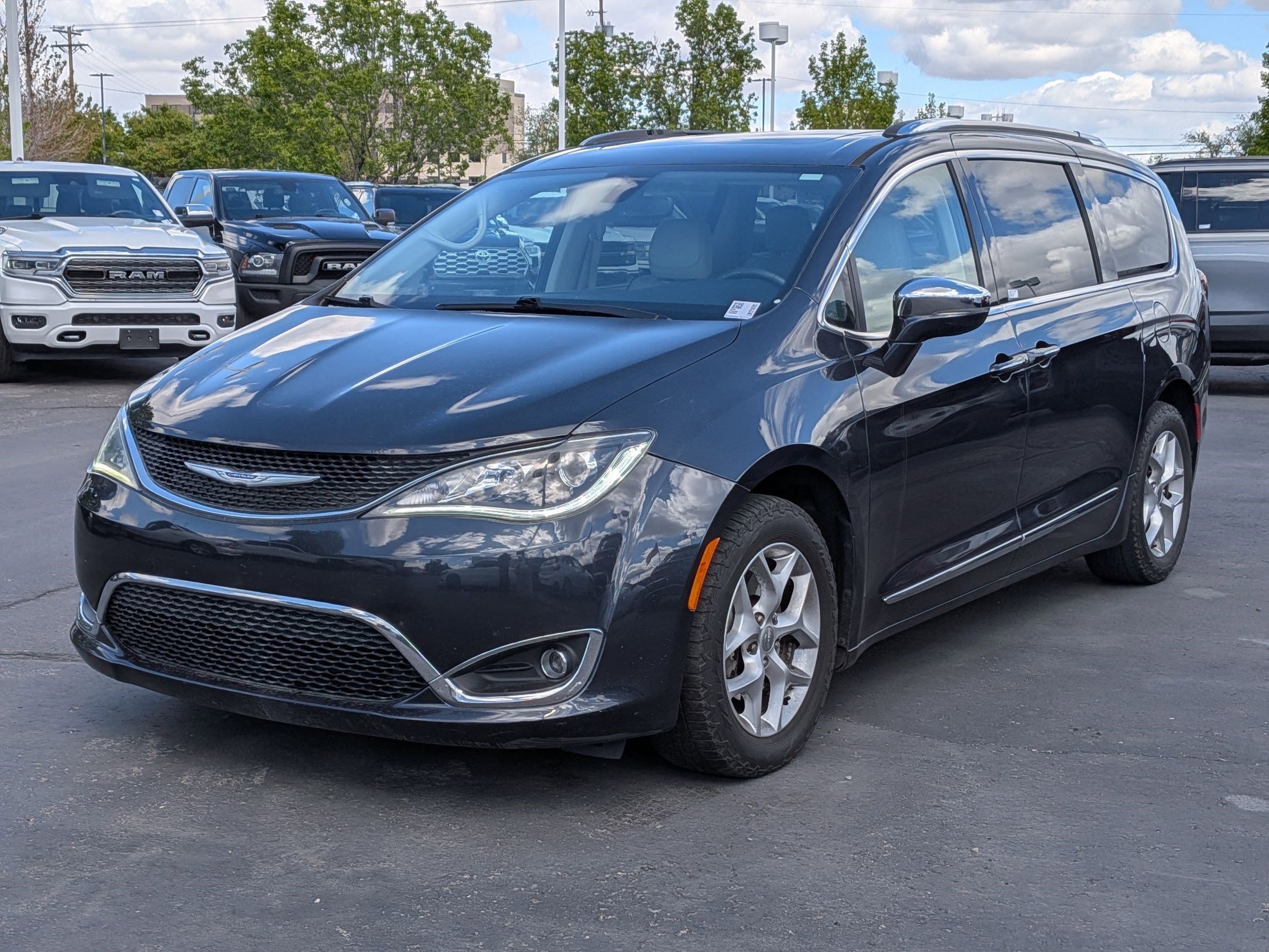 Used 2020 Chrysler Pacifica Limited FWD image 10