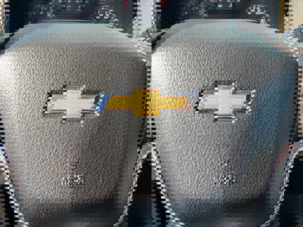 Used 2023 Chevrolet Traverse LS w/ Safety Package image 31