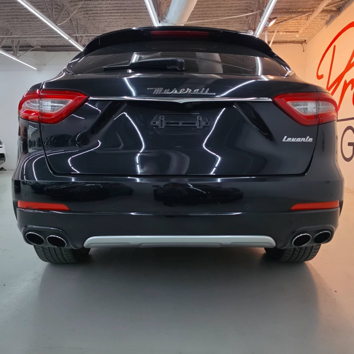 Used 2017 Maserati Levante w/ Luxury Package AWD/4WD image 21