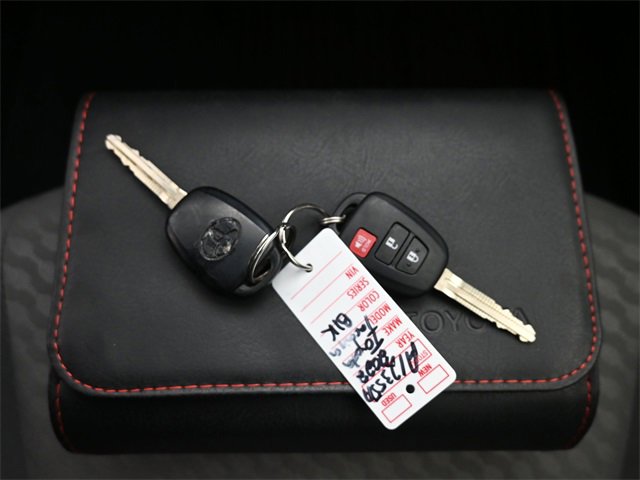 Used 2022 Toyota Tacoma SR image 12