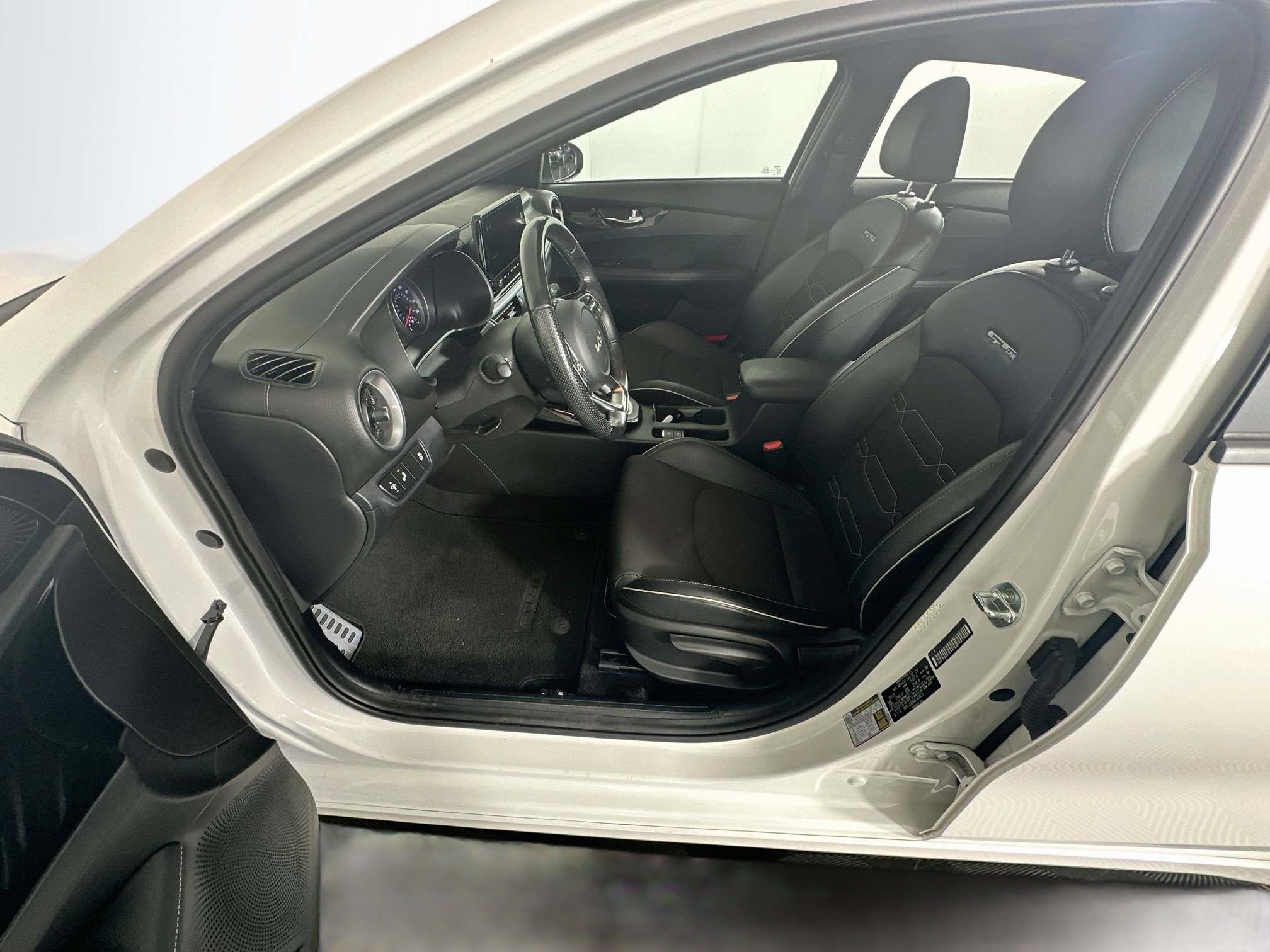 Used 2022 Kia Forte GT-Line w/ GT-Line Technology Package FWD image 13