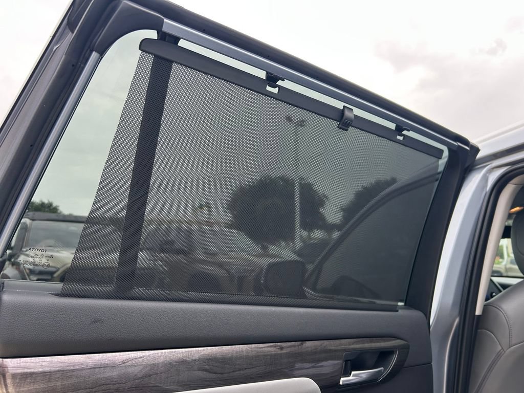 Used 2023 Toyota Highlander Platinum FWD image 18