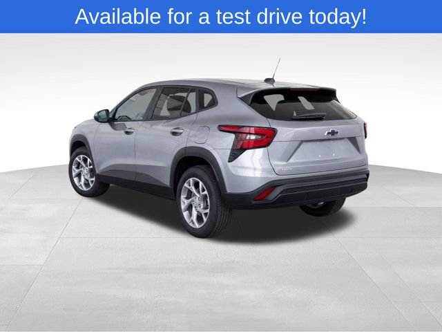 Used 2025 Chevrolet Trax LS w/ LS Convenience Package FWD image 3
